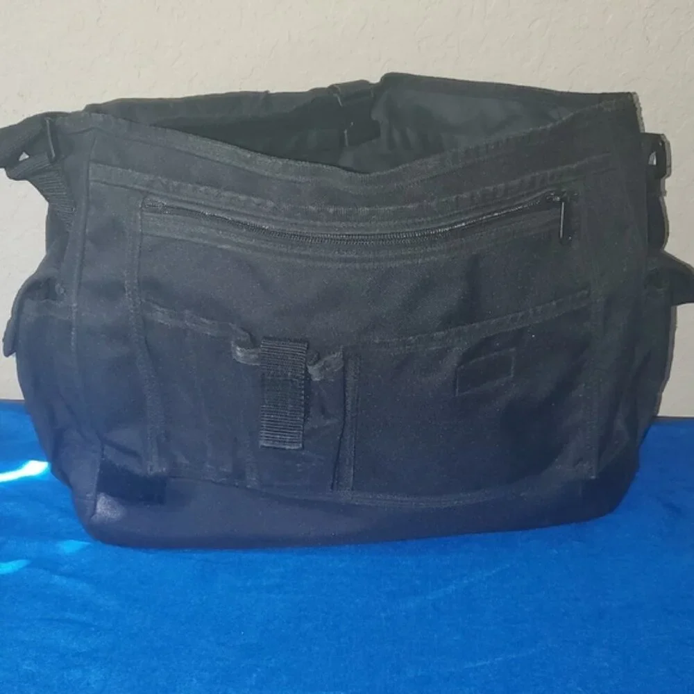 VTG Structure Black messenger bag